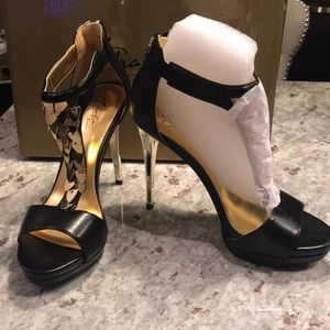 Anastasia 7.5M Gold Tone Accented Heels